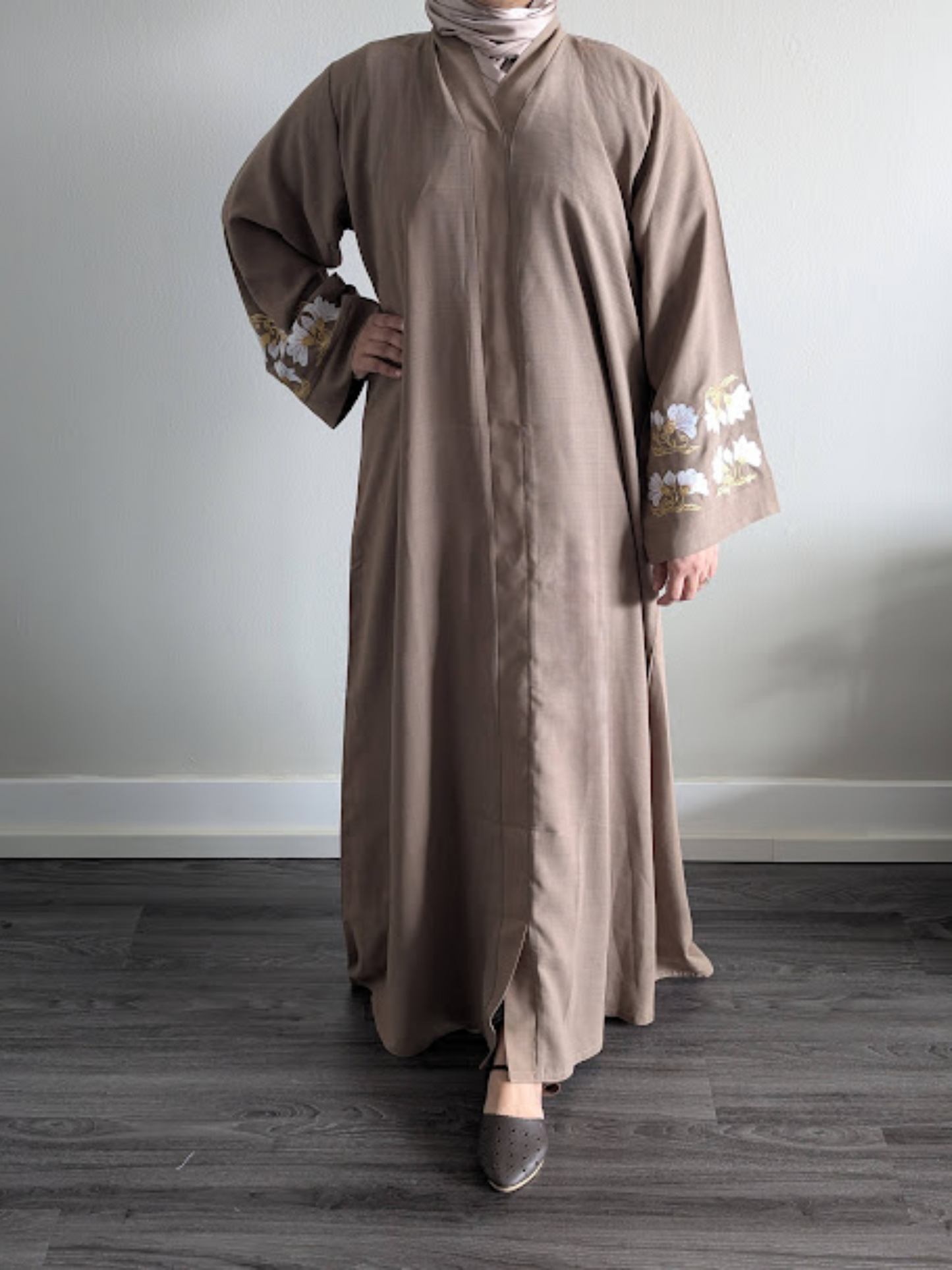 Linen Collar Abaya with Embroidery