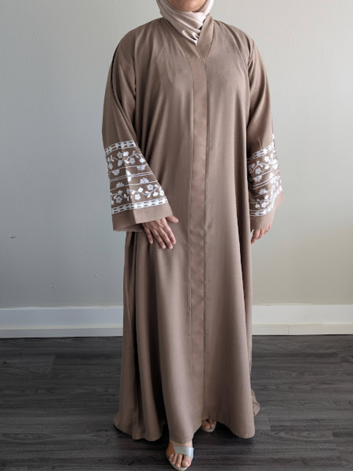 Linen Collar Abaya with White Embroidery