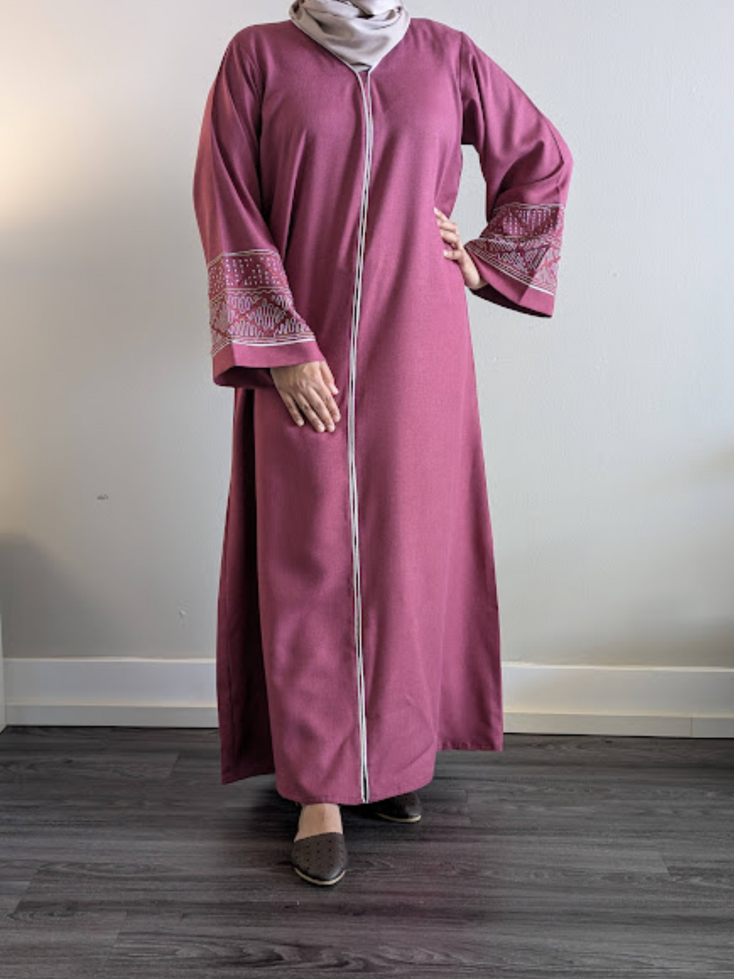 Linen Abaya with Chain Work