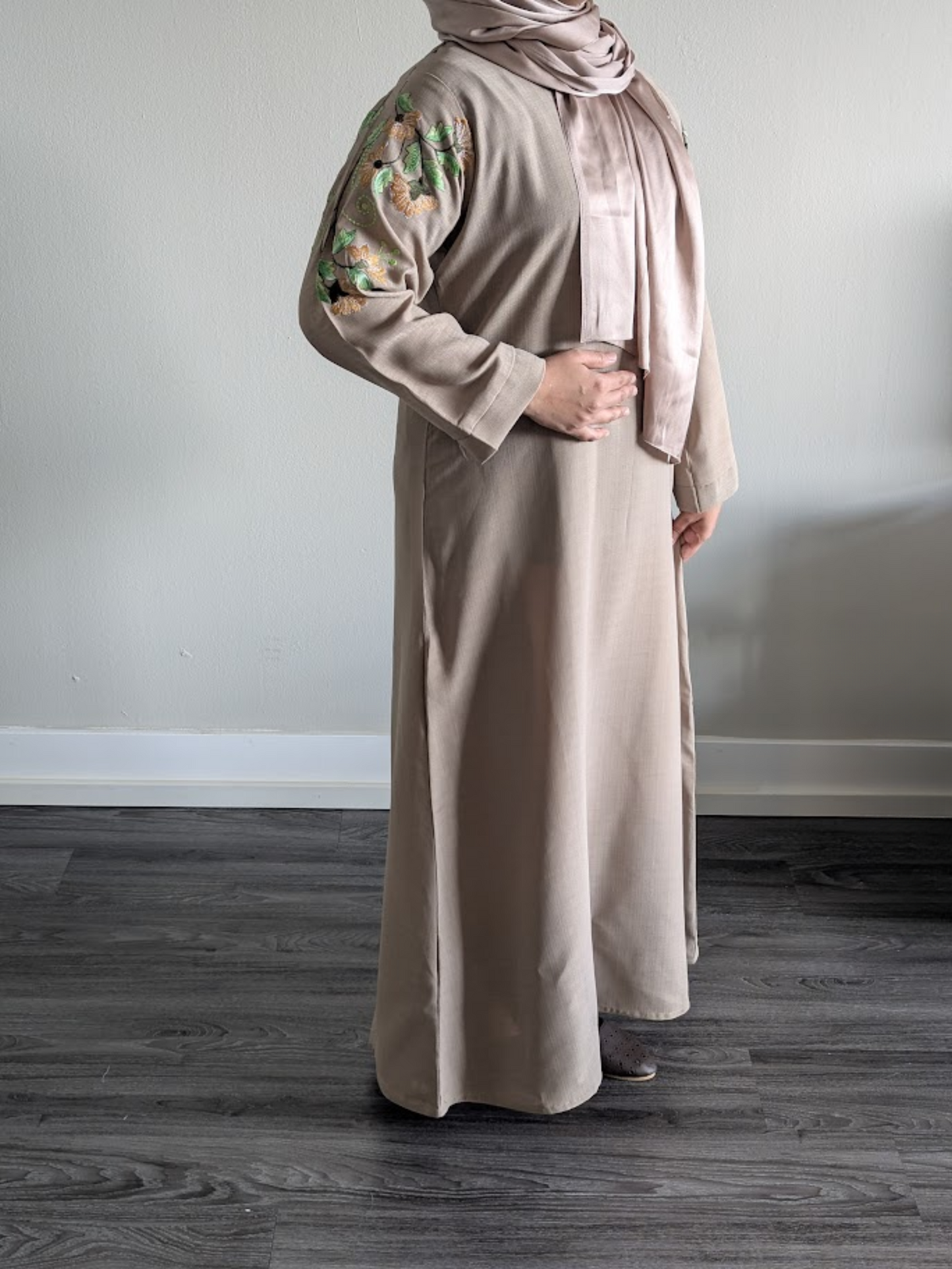 Linen Abaya Embroidery Work on Back and Sleeve