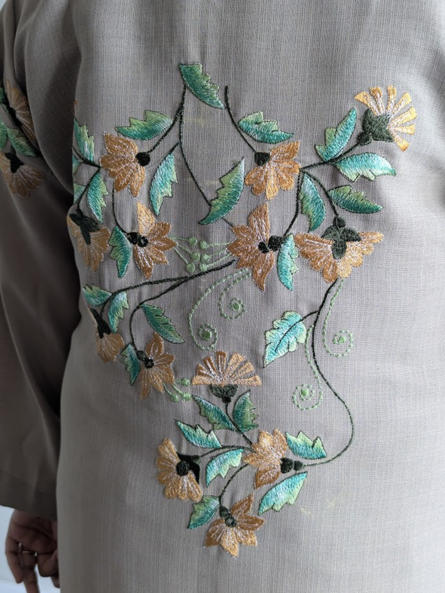 Linen Abaya Embroidery Work on Back and Sleeve